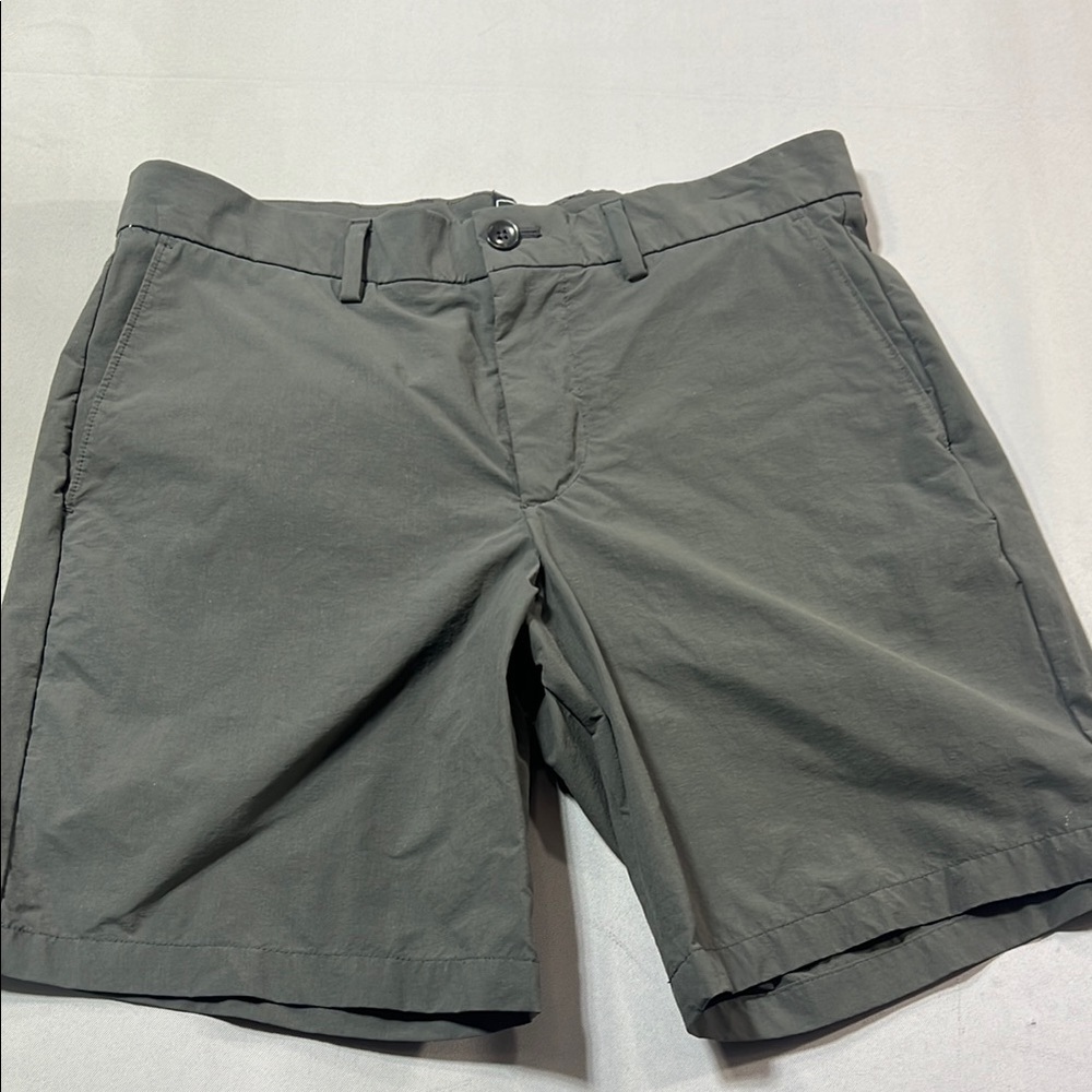 Men’s gap tech shorts size 30